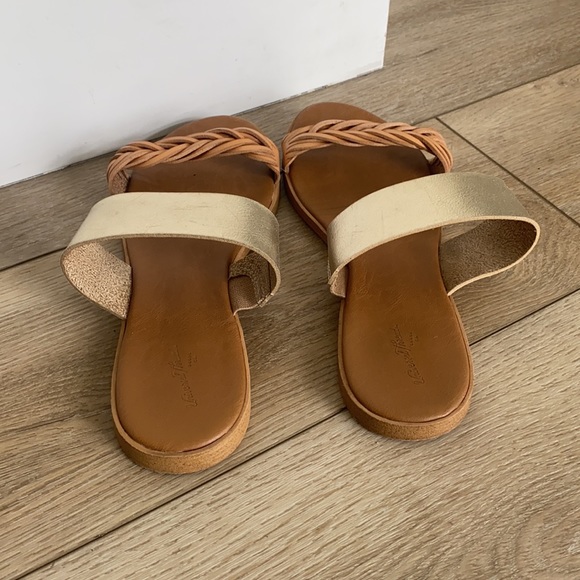 Universal Thread Sandals, 8.5 - Picture 3 of 3